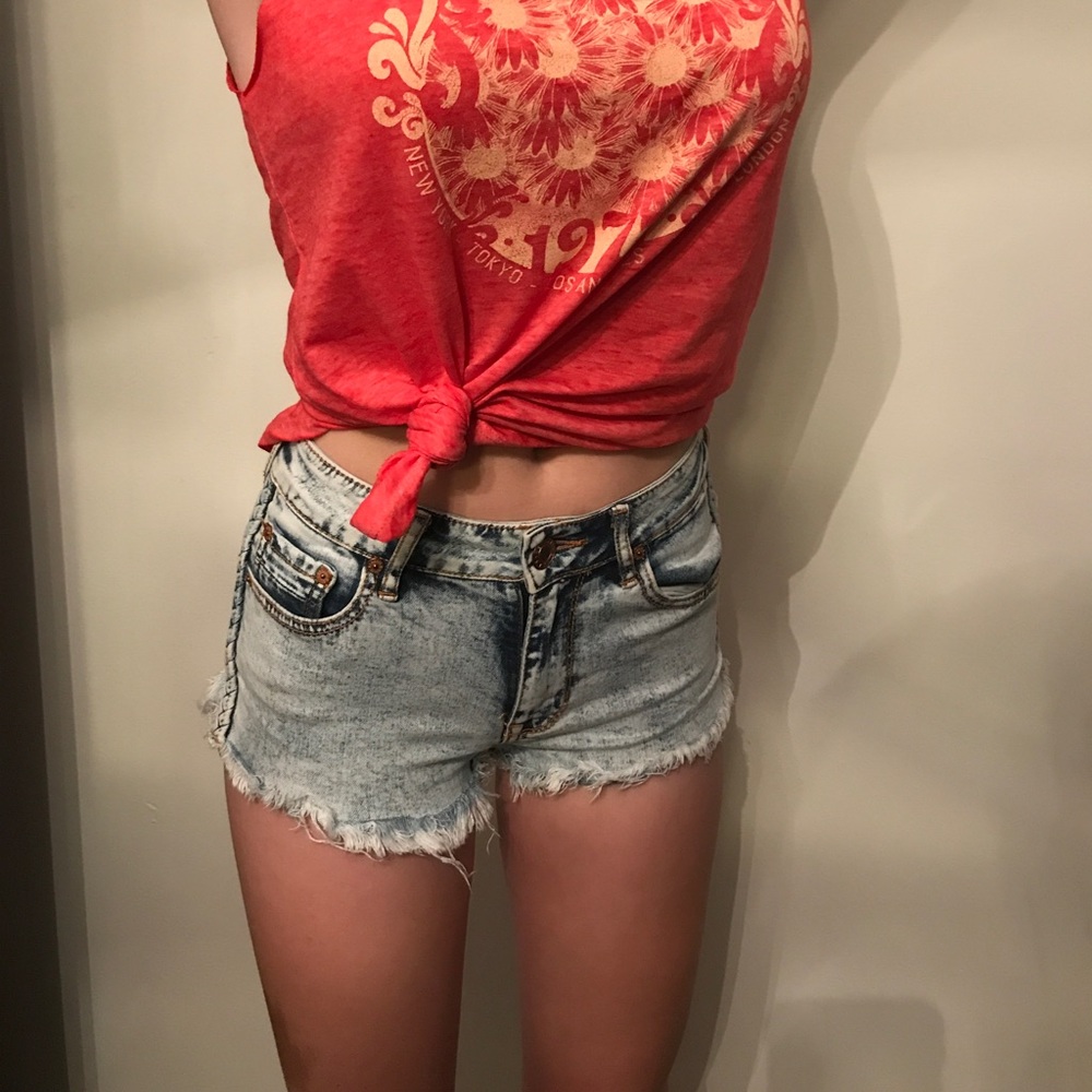 🌻KENDALL & KYLIE HIGH-RISE Shorts - Picture 8 of 8