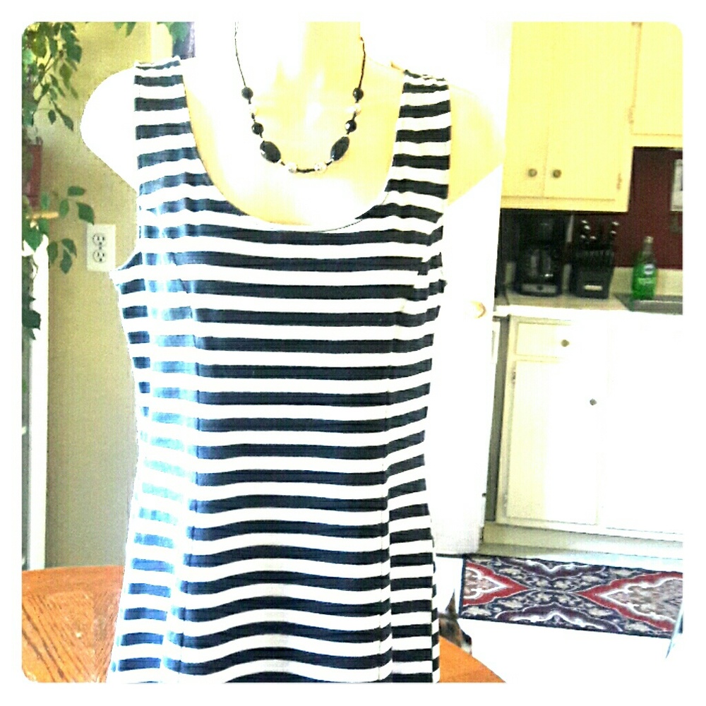 Tank top.. this is a very small large size.