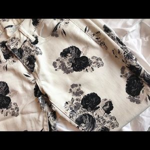 Floral printed white stretch jegging