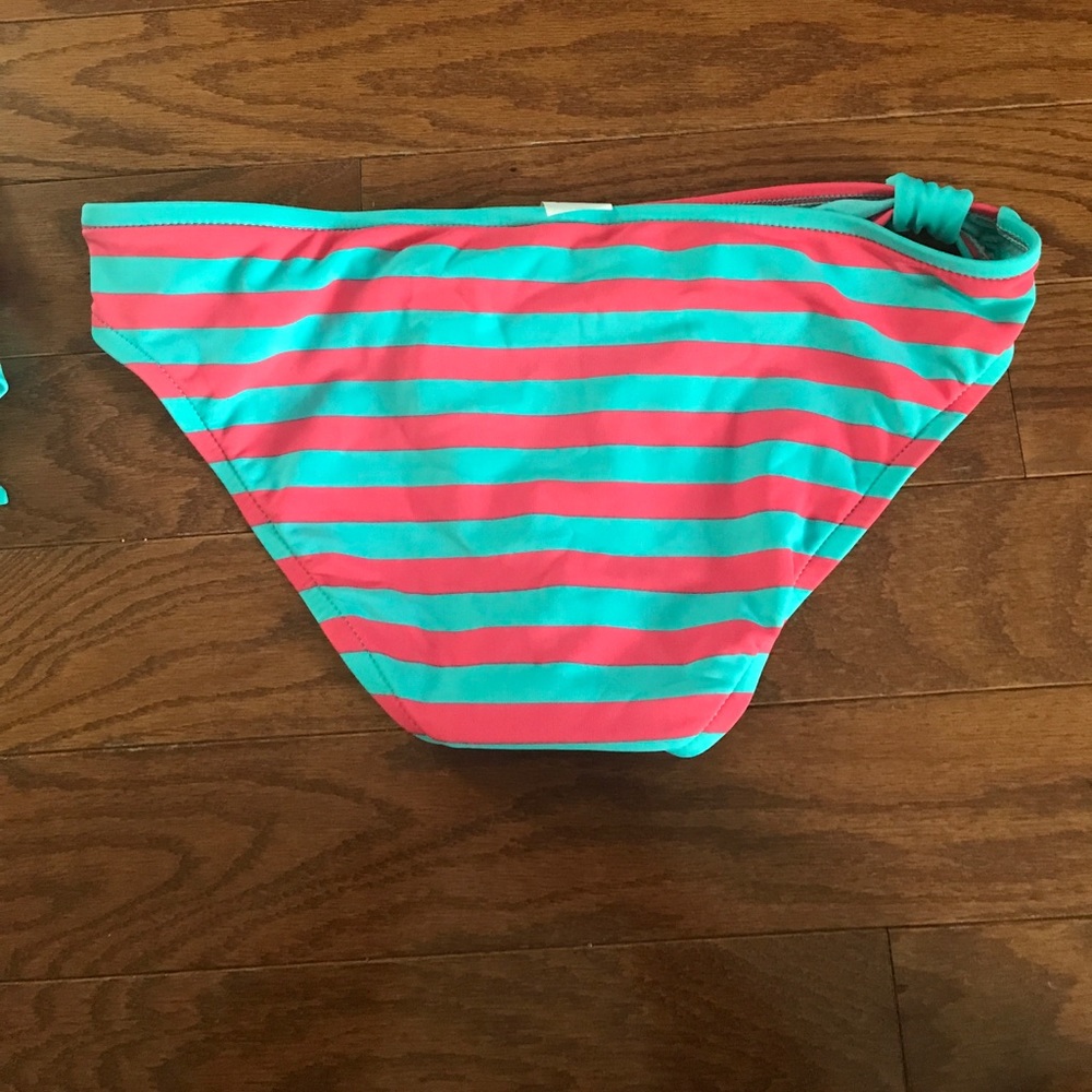 Bikini - Picture 5 of 6