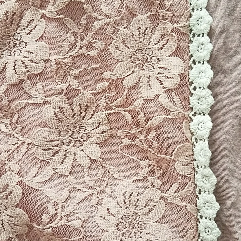 Lace top - Picture 3 of 5