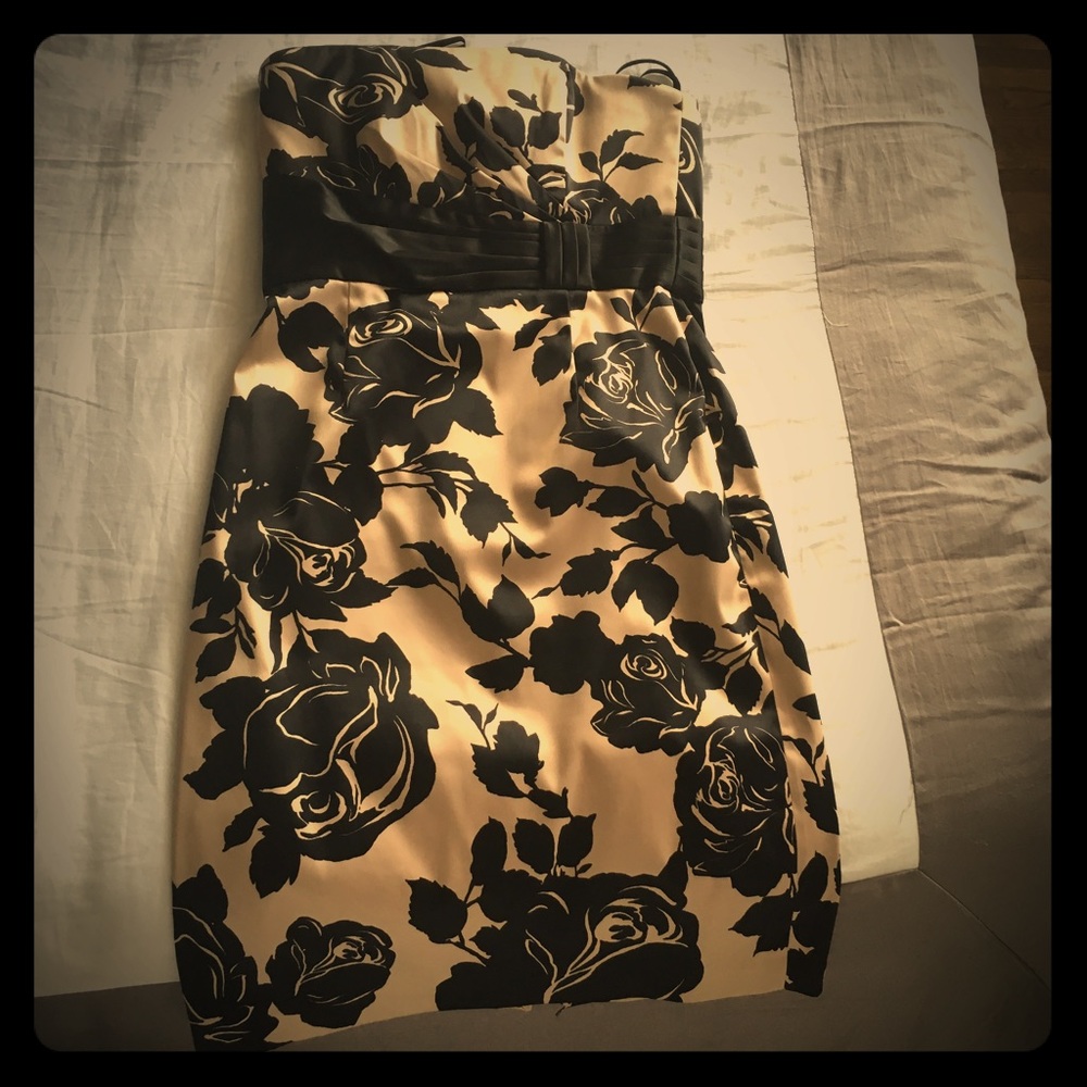 Beautiful party dress from White House Black Marke