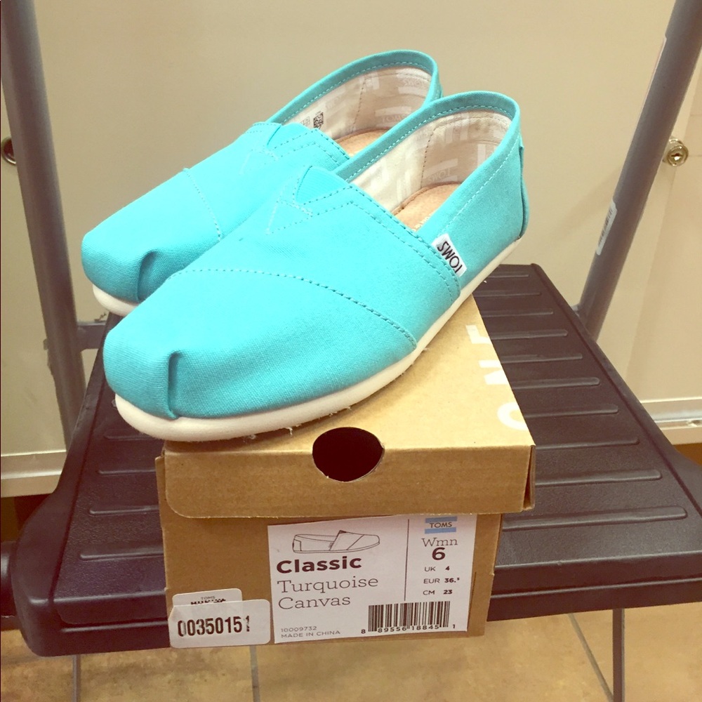 Turquoise Toms women's size 6