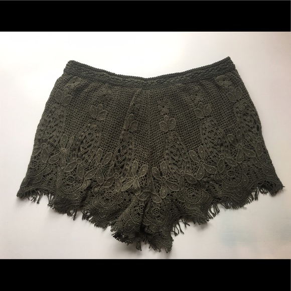 Olive crotchet shorts - Picture 2 of 2