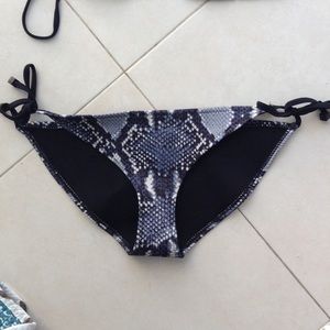Snake print triangl bikini bottom