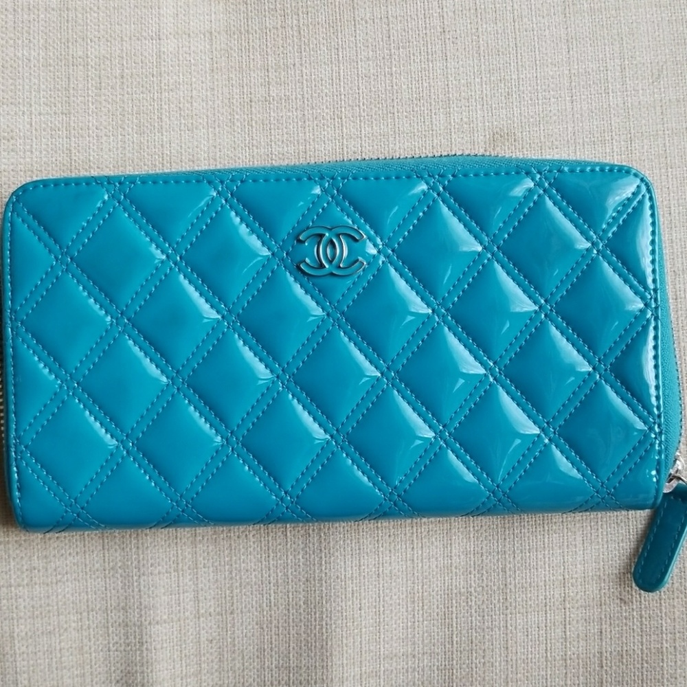 🔥SOLD🔥CHANEL Caviar Quilted Large Gusset