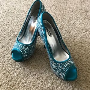 Size 6 rhinestoned turquoise peep toe pumps