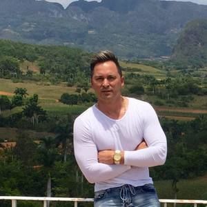 Meet your Posher, Alex