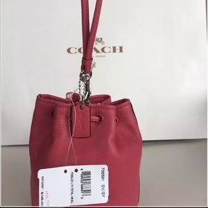 COACH PETAL WRISTLET IN PEBBLE LEATHER