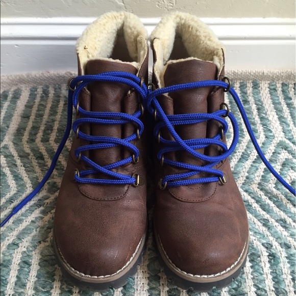 boots with blue laces