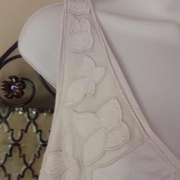 Beautiful top..lovely floral designs - Picture 2 of 3