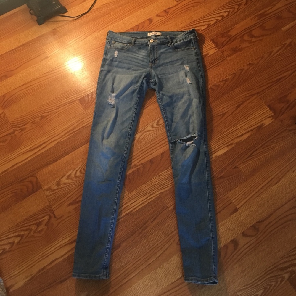 Hollister ripped skinny jeans