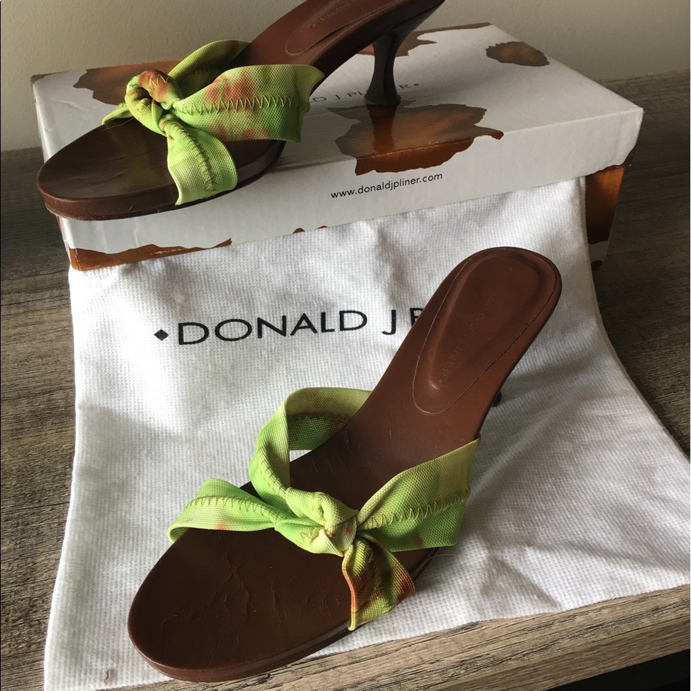 Donal Pliner Sandels