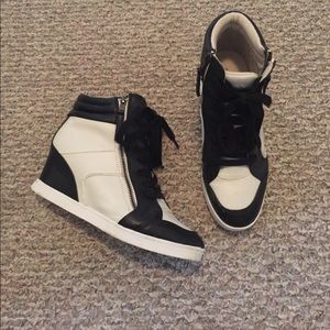 Sporty wedge sneakers