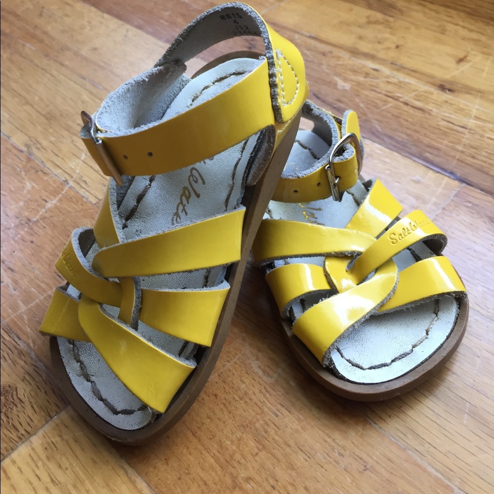 Saltwater Sandals Size 5