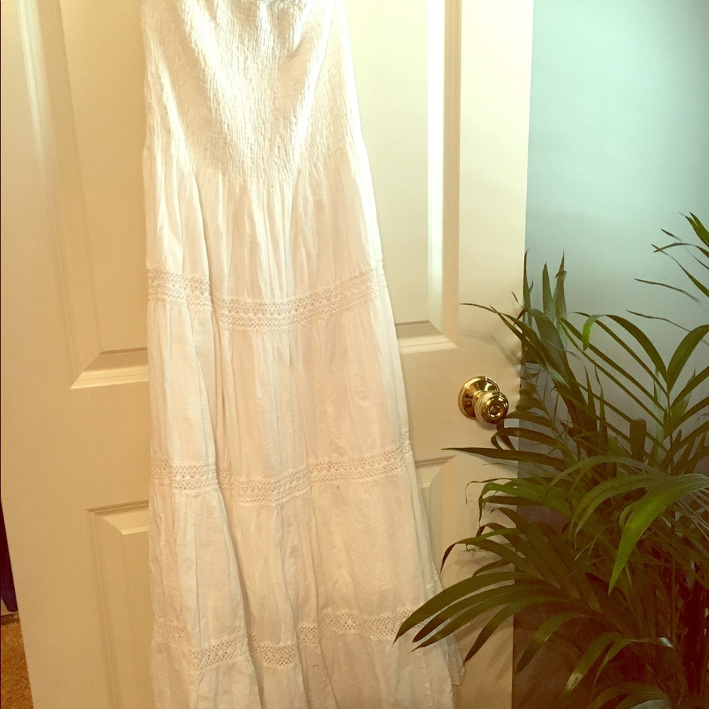 White linen strapless dress.