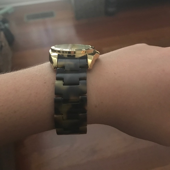 Watch - Picture 2 of 3