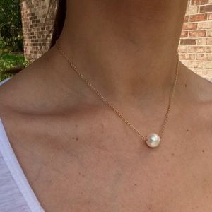Single pearl necklace