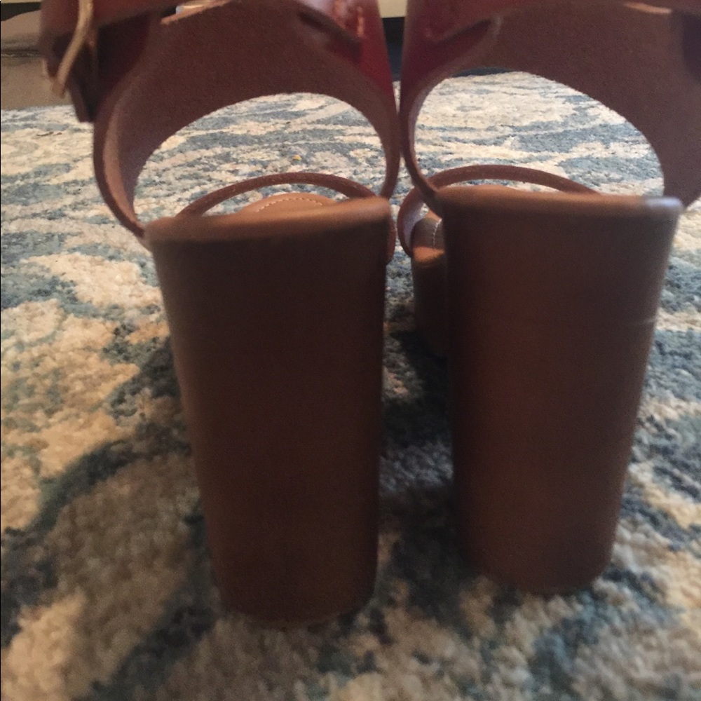 Heels! - Picture 2 of 4