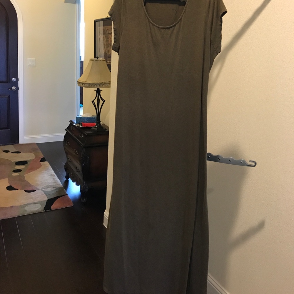 Isaac Mizrahi cap sleeve olive maxi dress