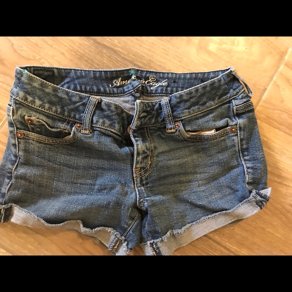 AMERICAN EAGLE OUTFITTERS JEAN SHORTS SIZE ZERO.
