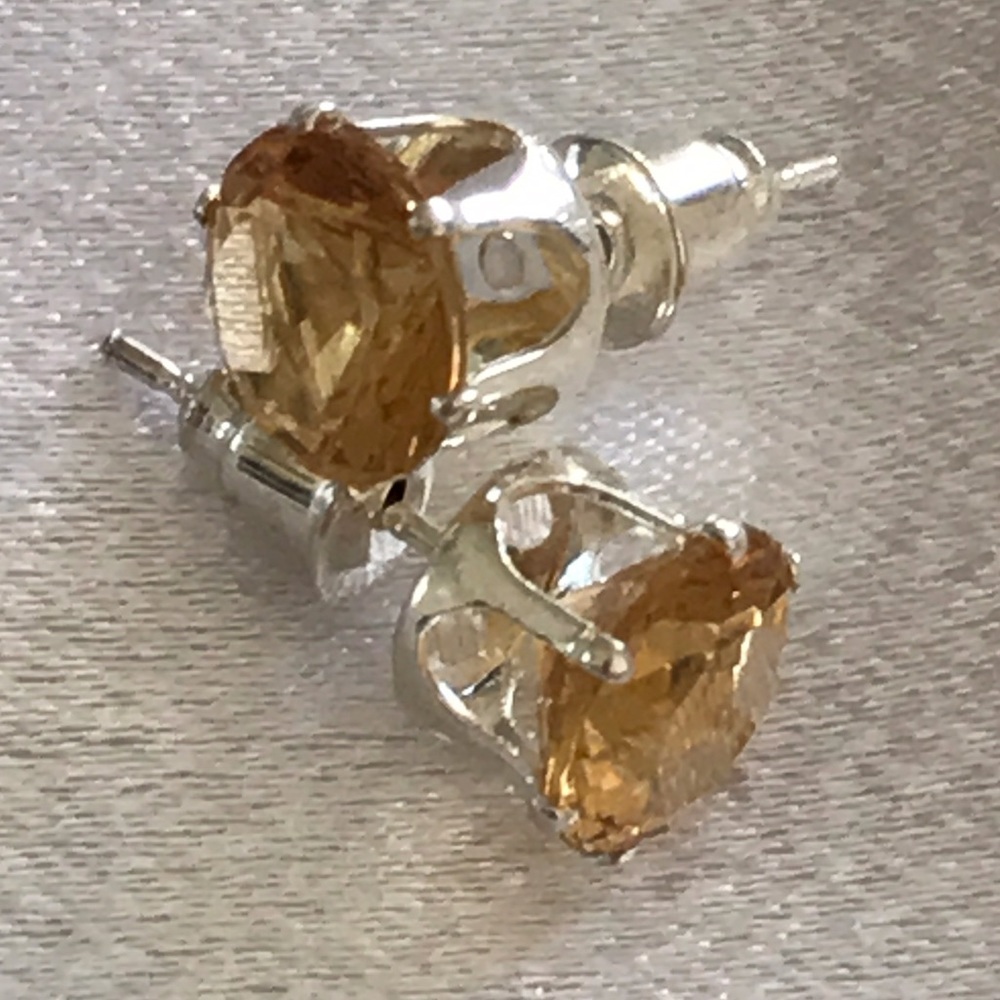 Beige Zircon earrings silver plated.