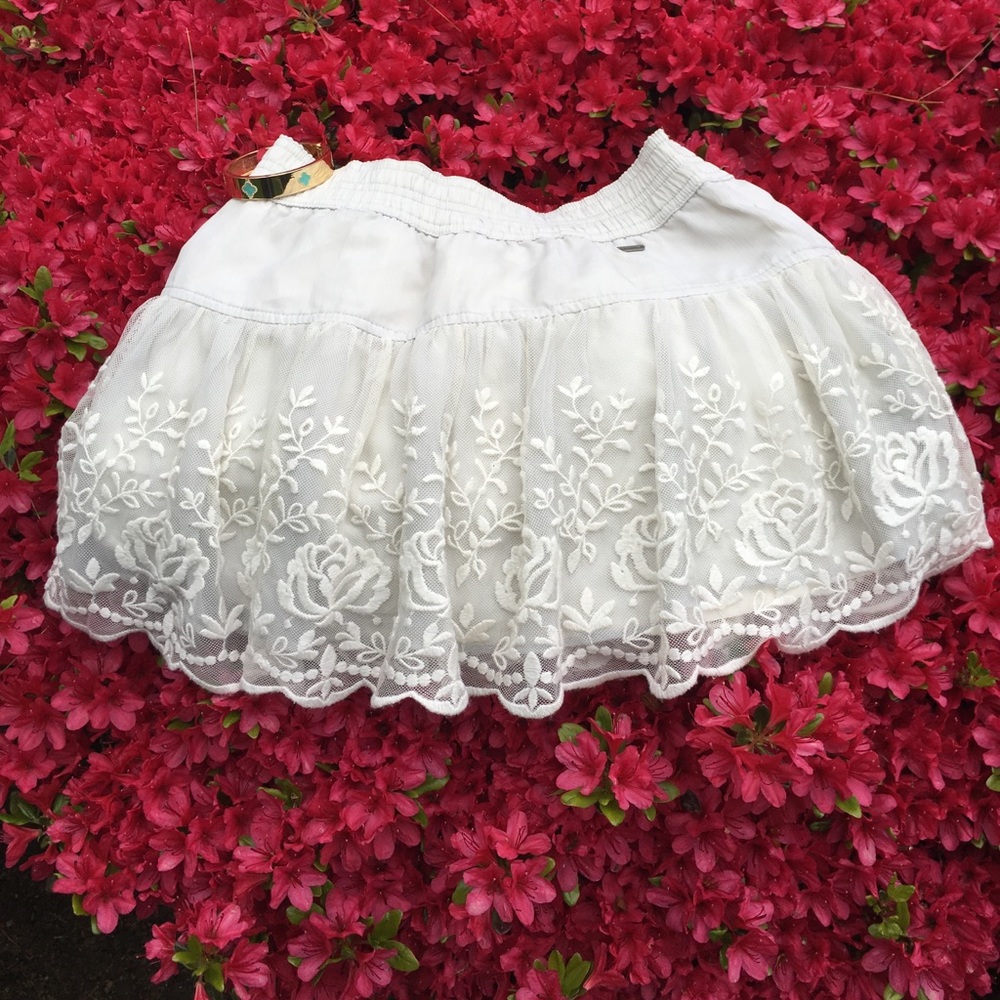 Super cute mini skirt with a laced bottom