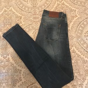 Low rise skinny fit jeans