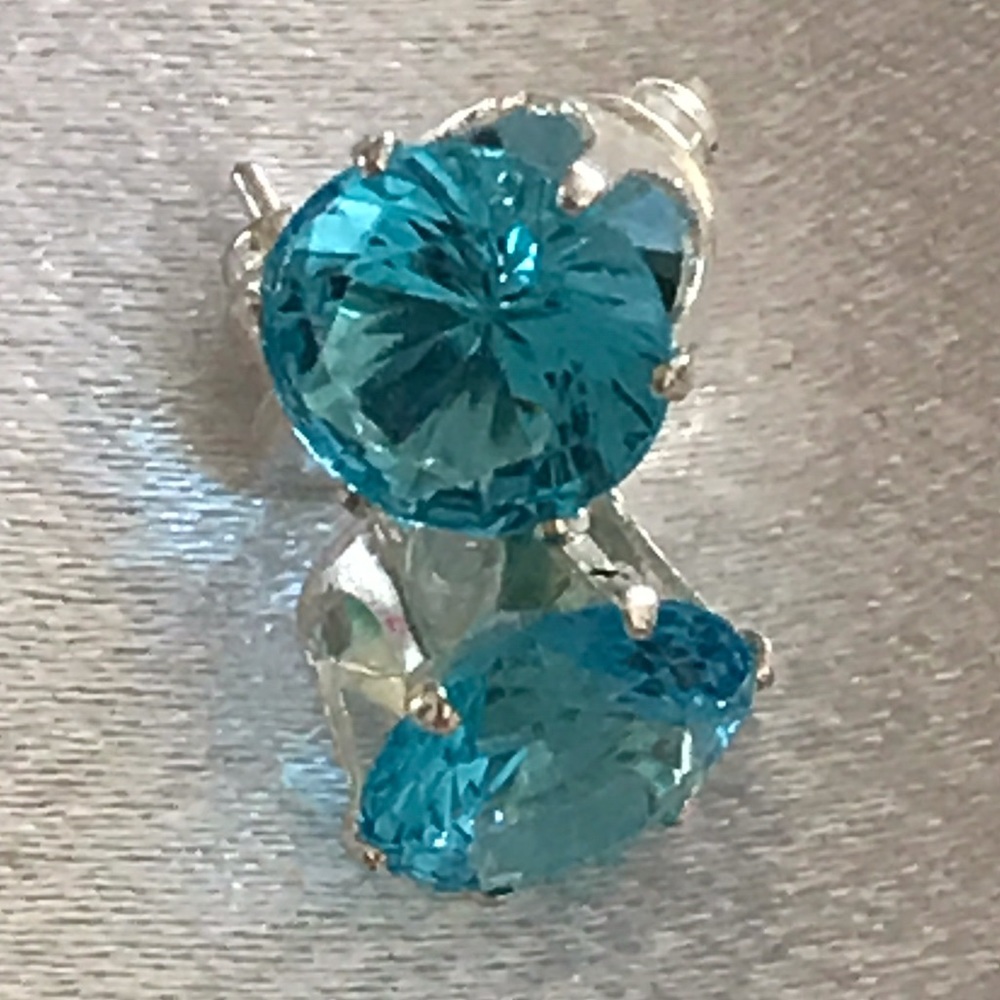 Blue Zircon earring with silver plated.
