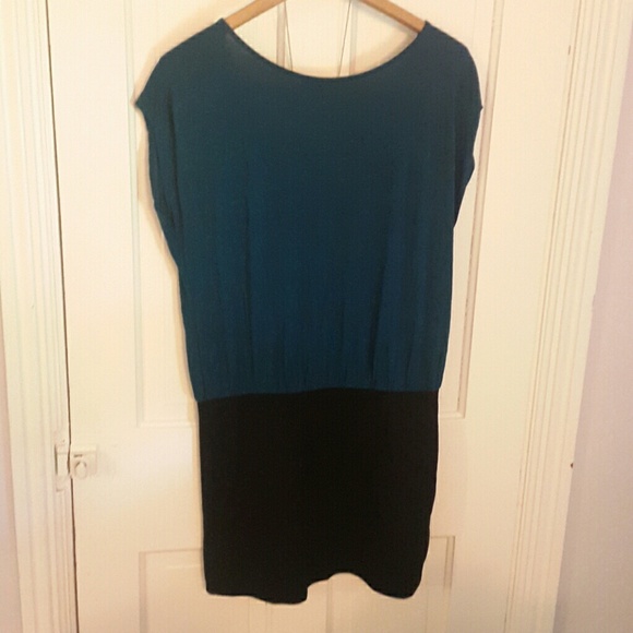 21 | Hip hugging  | Dress - Picture 3 of 3