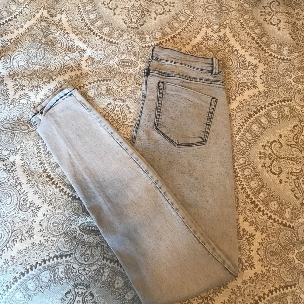 Gray legging jeans