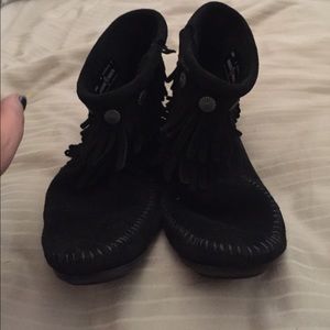 Minnetonka ankle boots BARELY WORN
