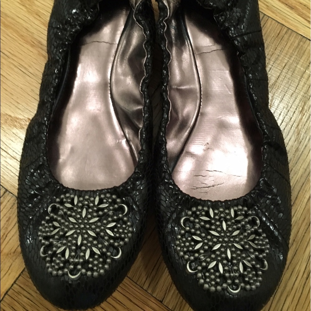 Tahari black snakeskin flats