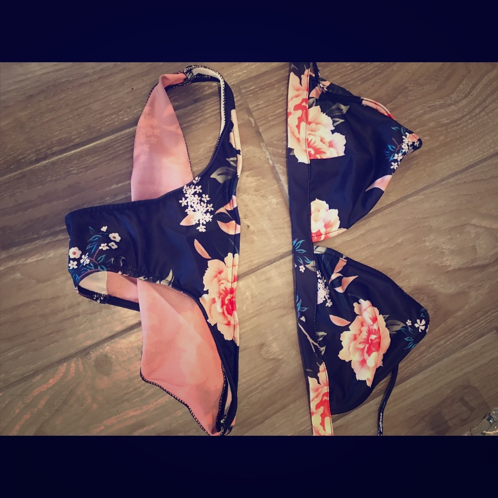2PIECE SWIMSUIT - size Large - Wish App Ordered.