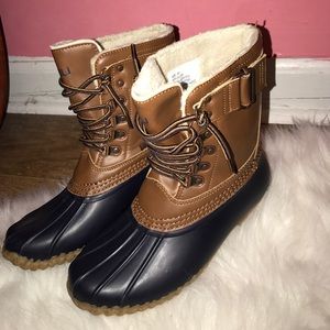 DUCKBOOTS