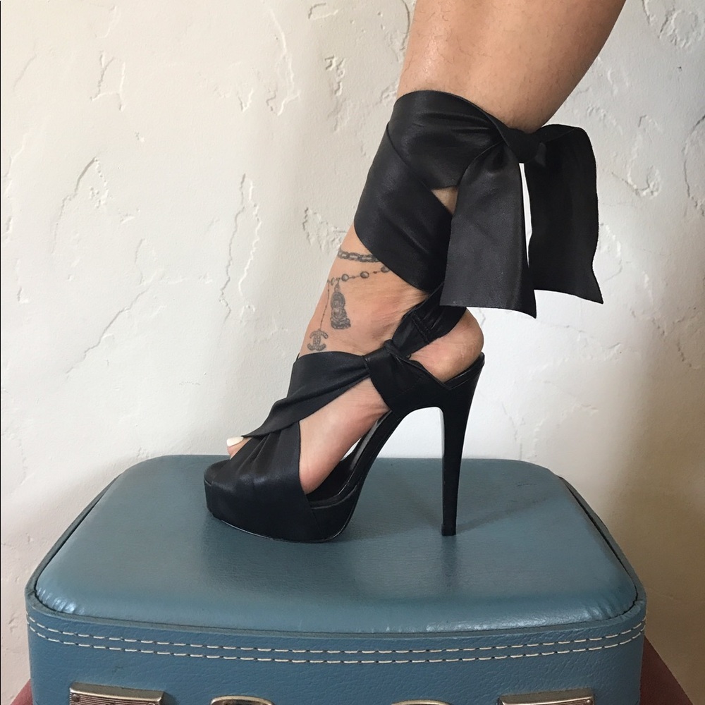 VERA WANG black leather wrap tie stiletto