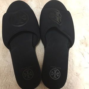 💦🏊🏽Tory Burch pool side sandals 🏊🏽 💦