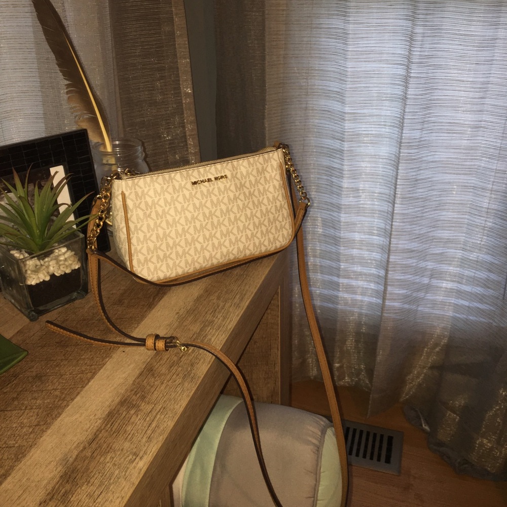 Michael Kors cross body bag. Vanilla/tan