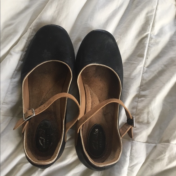 Clarks Mary Janes - Picture 1 of 3