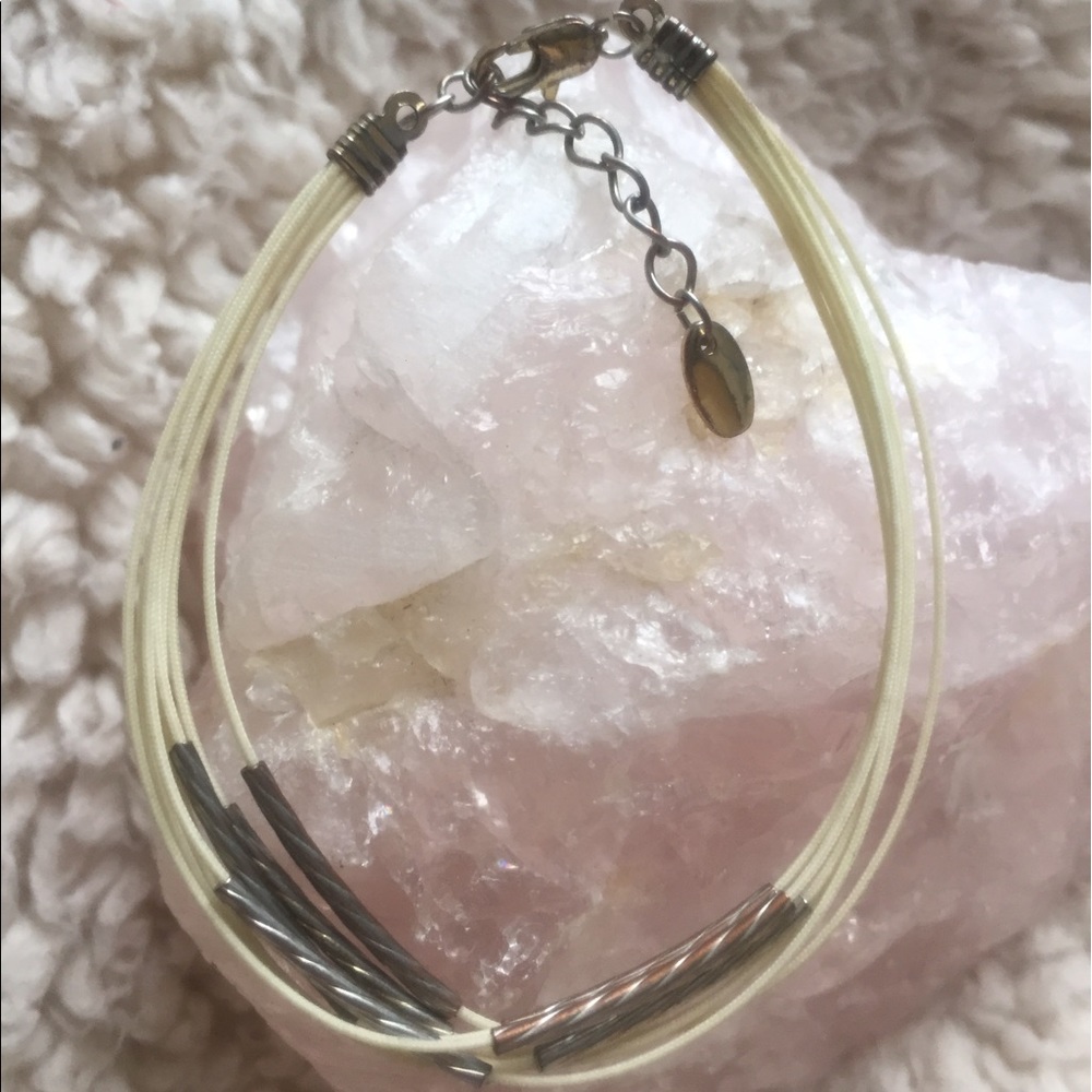 SOLD Cream and gold layered bracelet✨