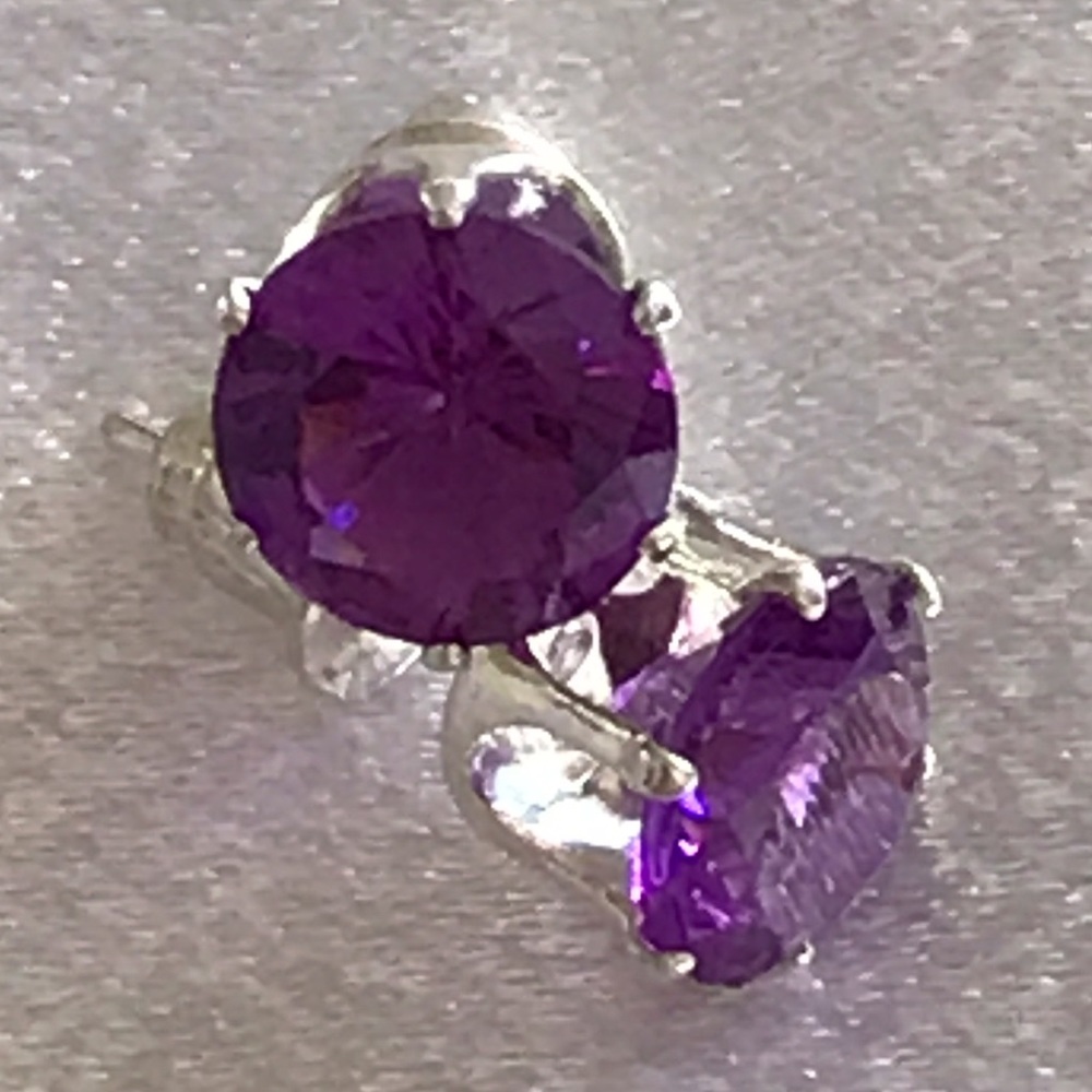 Purple Zircon earring, silver plated.