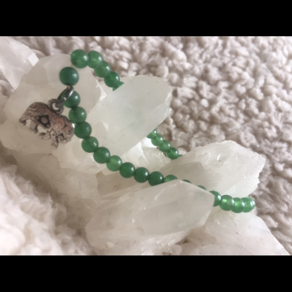 SOLD Green beaded elephant charm bracelet💚