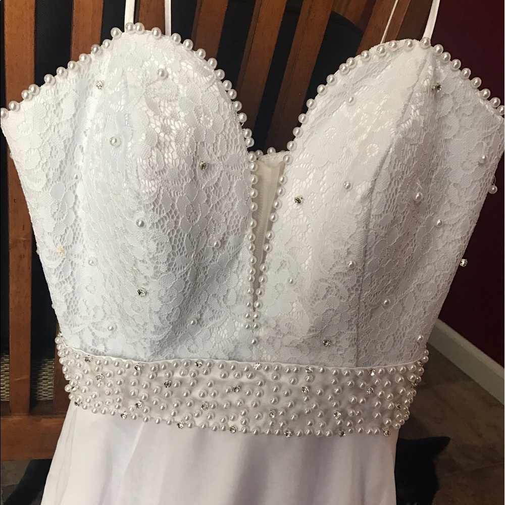 White Sherri Hill -- never worn