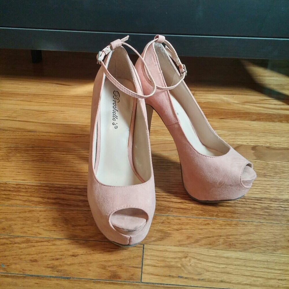 SOLD! Rose pumps