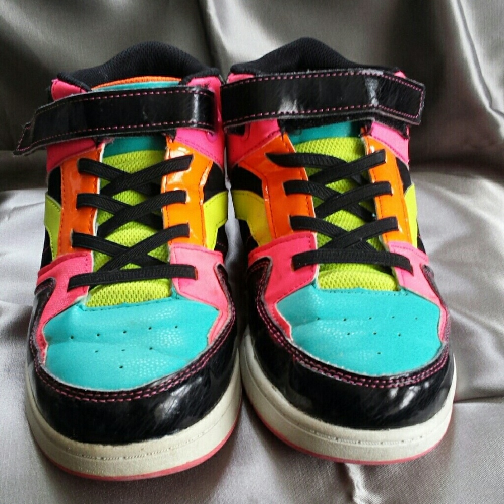 One pair Boys / Mens OP Sneakers size 6