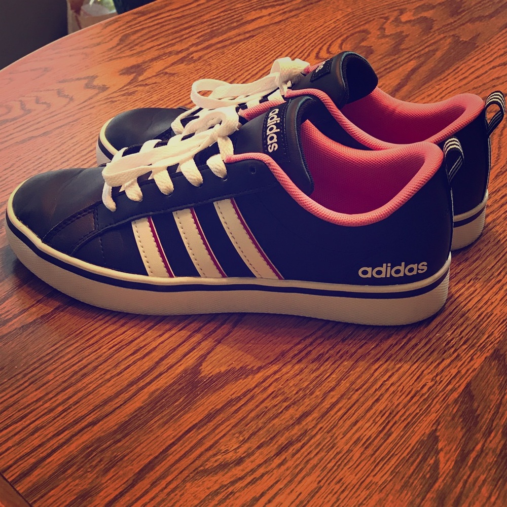 Black Adidas Shoes Size 7.5