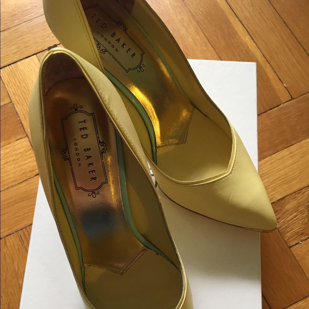 TED BAKER LONDON 'Mitila' Pump (New); Lemon yellow
