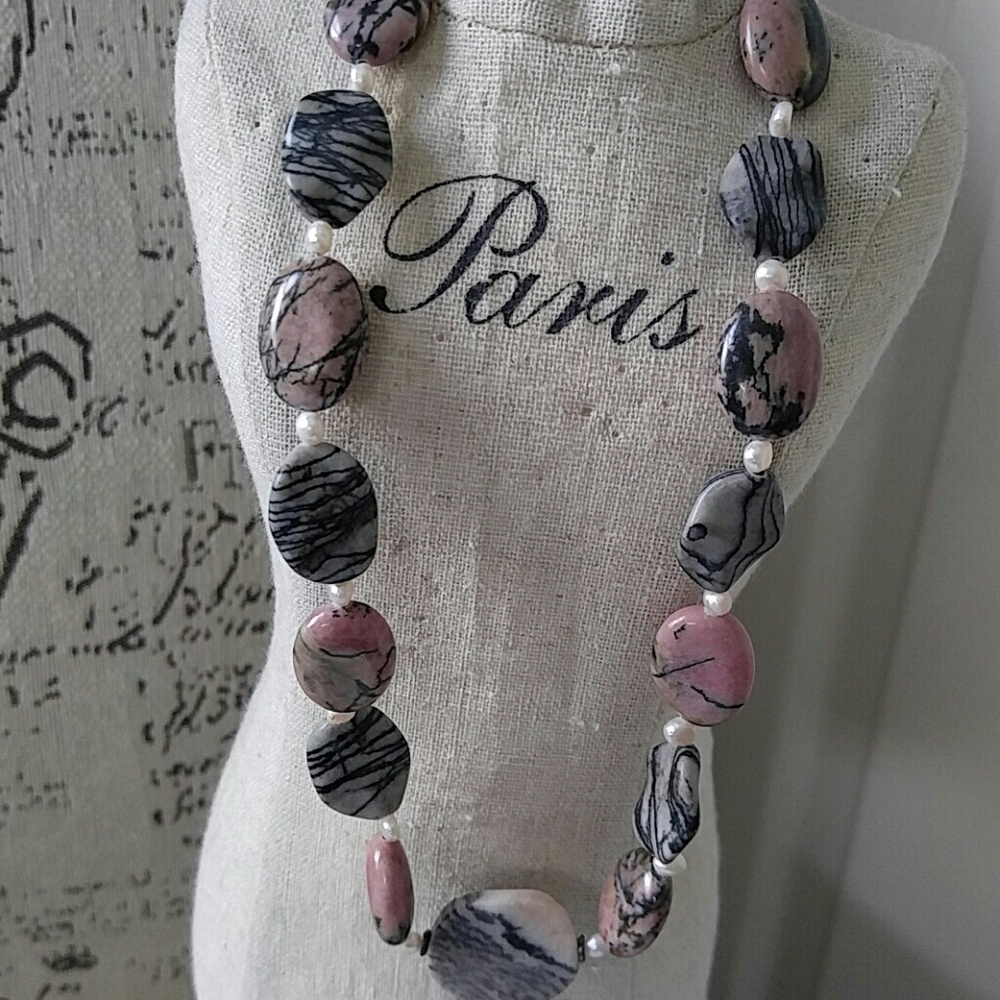 Gorgeous feminine necklace