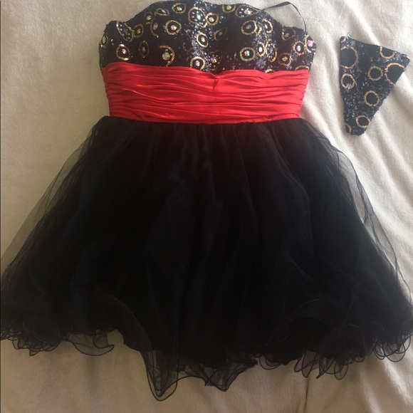 GORGEOUS PROM/HOME COMING DRESS! - Picture 4 of 7