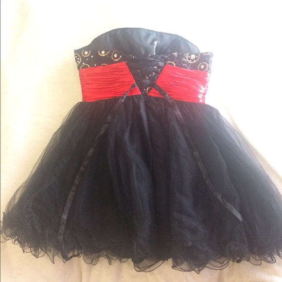 GORGEOUS PROM/HOME COMING DRESS! - Picture 5 of 7